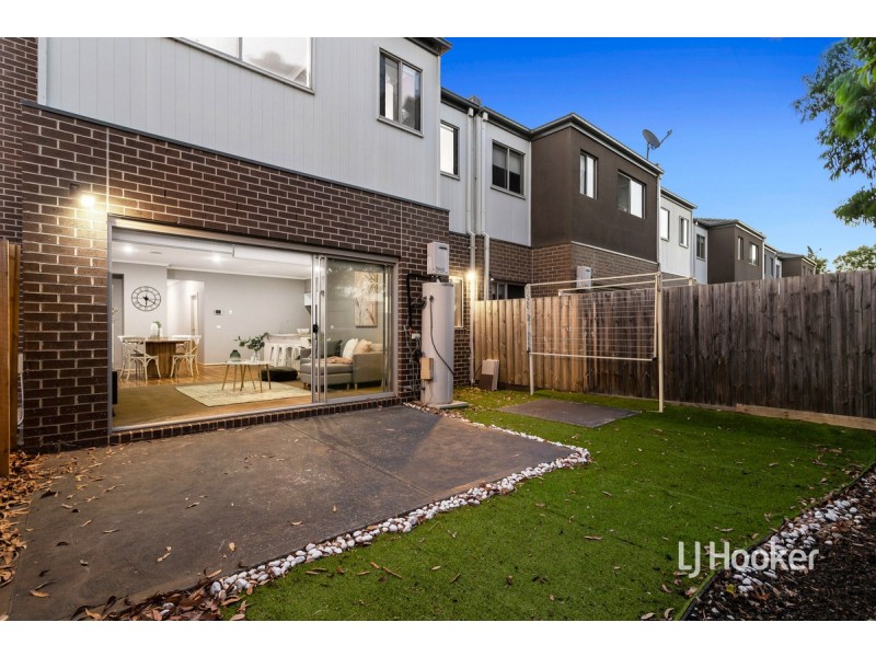 16 Admiralty Lane, Sydenham VIC 3037