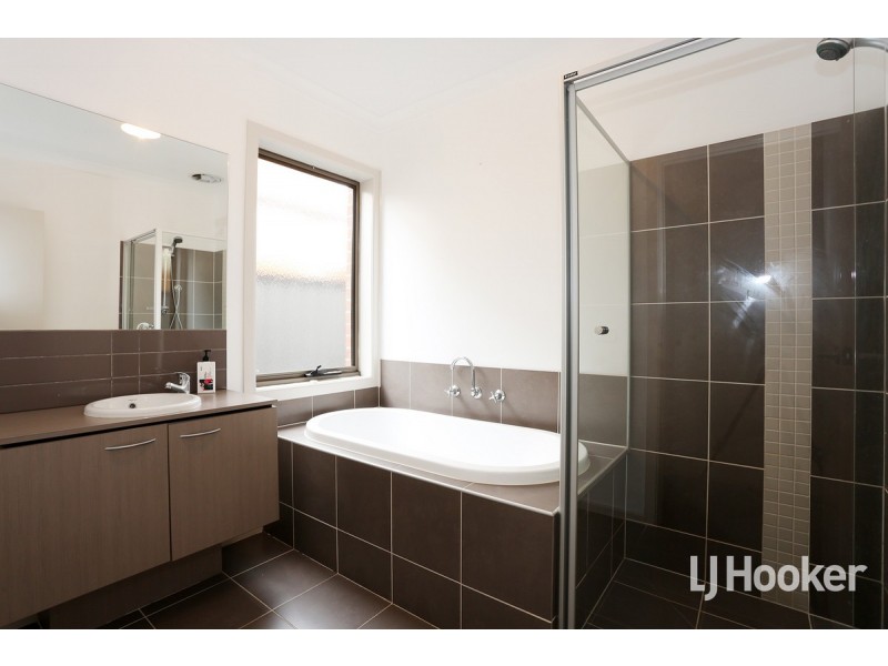 14 Metcalf Way, Point Cook VIC 3030