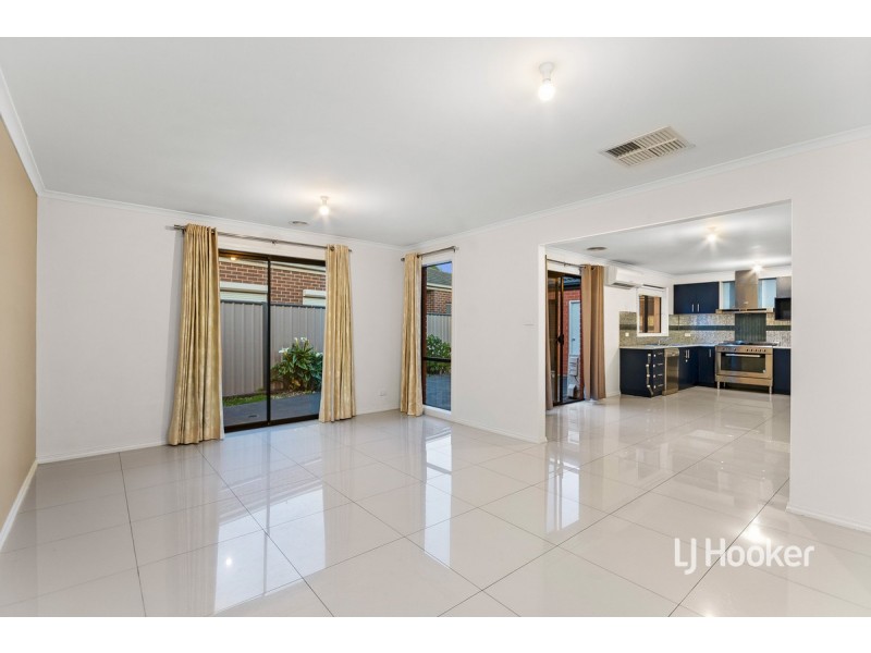 6 Lindrum Outlook, Tarneit VIC 3029
