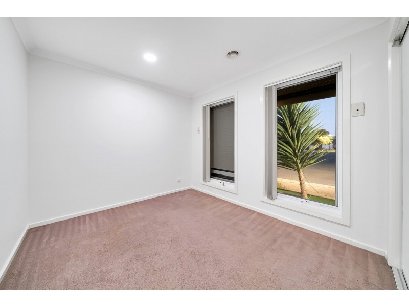 17 Vicky Court, Point Cook VIC 3030