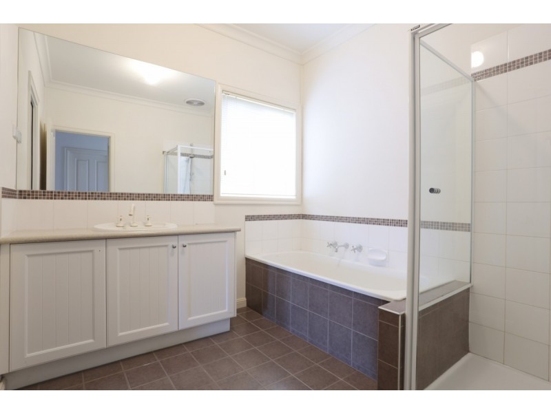 5 Fullard Close, Point Cook VIC 3030