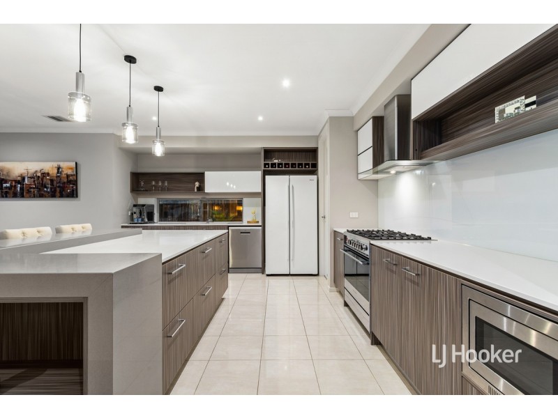 11 Royal Circuit, Point Cook VIC 3030