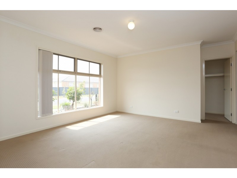32 Florey Avenue, Point Cook VIC 3030