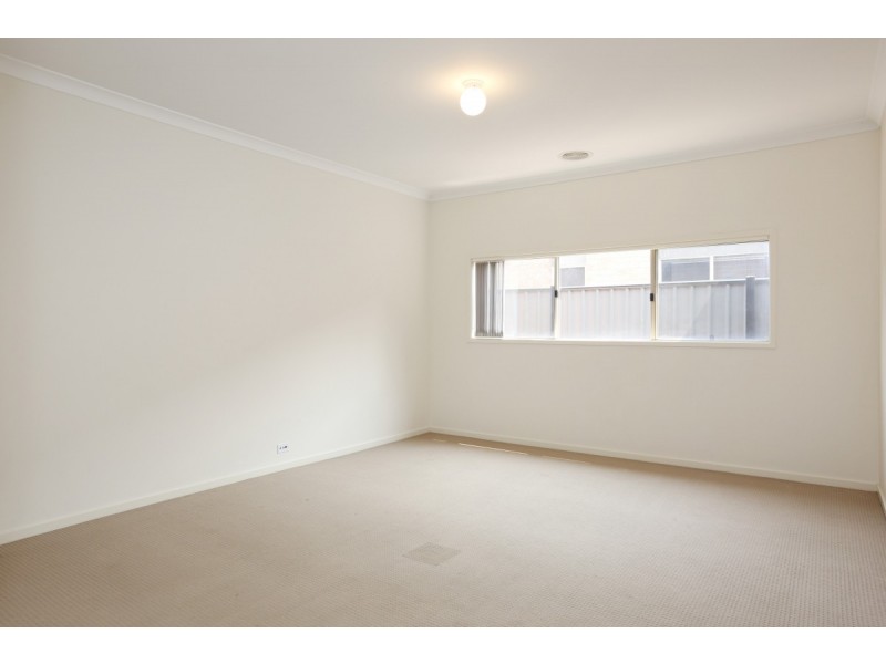 32 Florey Avenue, Point Cook VIC 3030