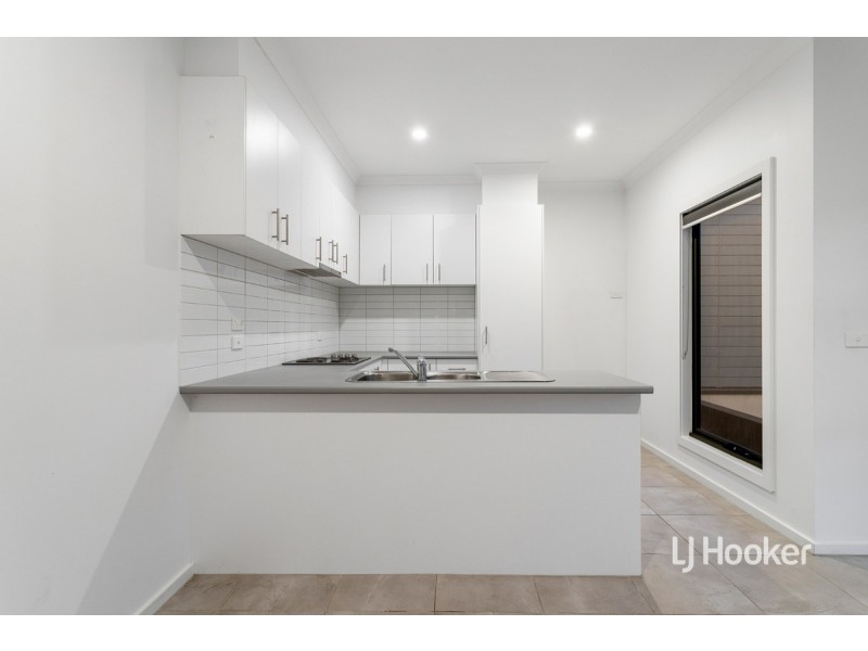 3 Hiddleston Court, Cranbourne West VIC 3977