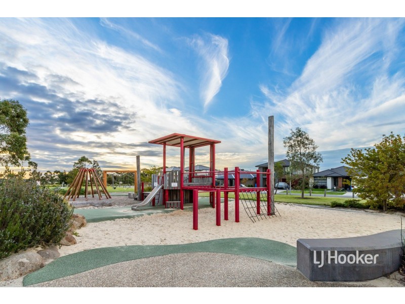 3 Hiddleston Court, Cranbourne West VIC 3977