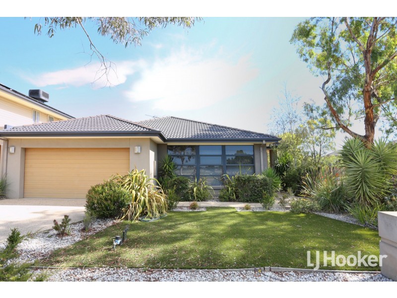 16 Monterey Bay Drive, Point Cook VIC 3030