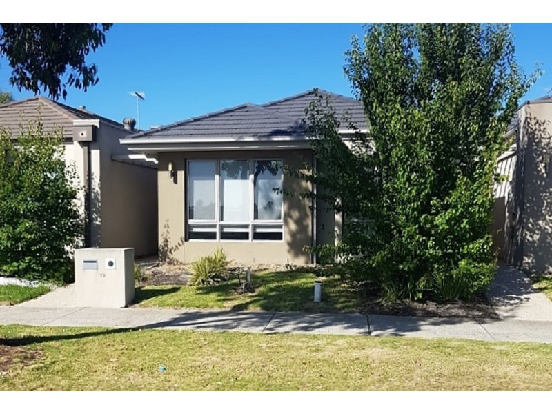19 Chessington Drive, Williams Landing VIC 3027