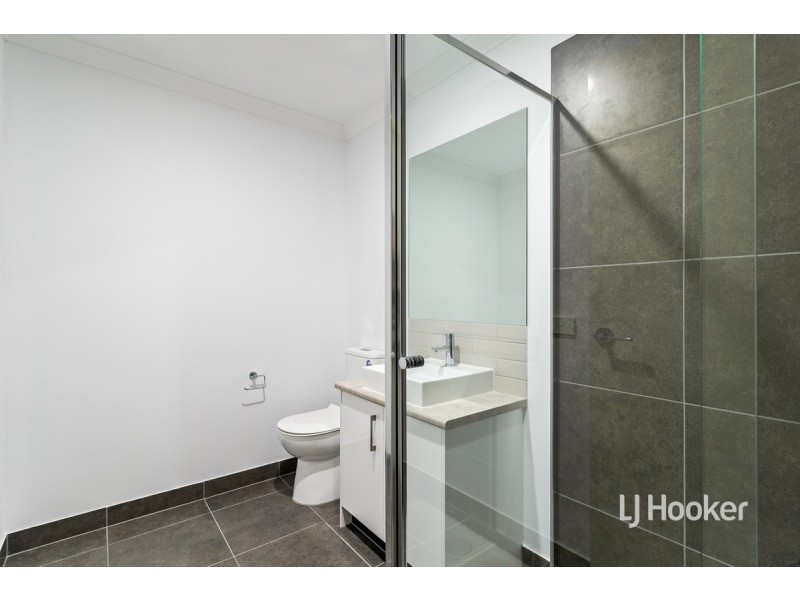 8 Ripplebrook Walk, Pakenham VIC 3810