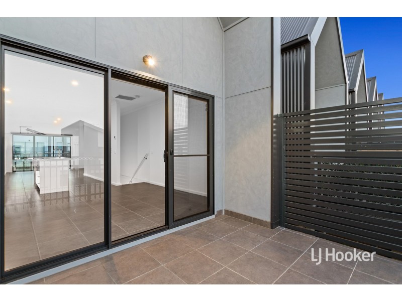 8 Ripplebrook Walk, Pakenham VIC 3810