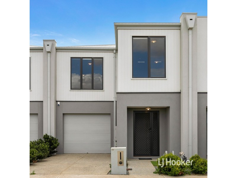 19 Charlwood Promenade, Werribee VIC 3030