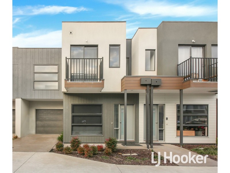 24 Cassius Circuit, Cranbourne North VIC 3977