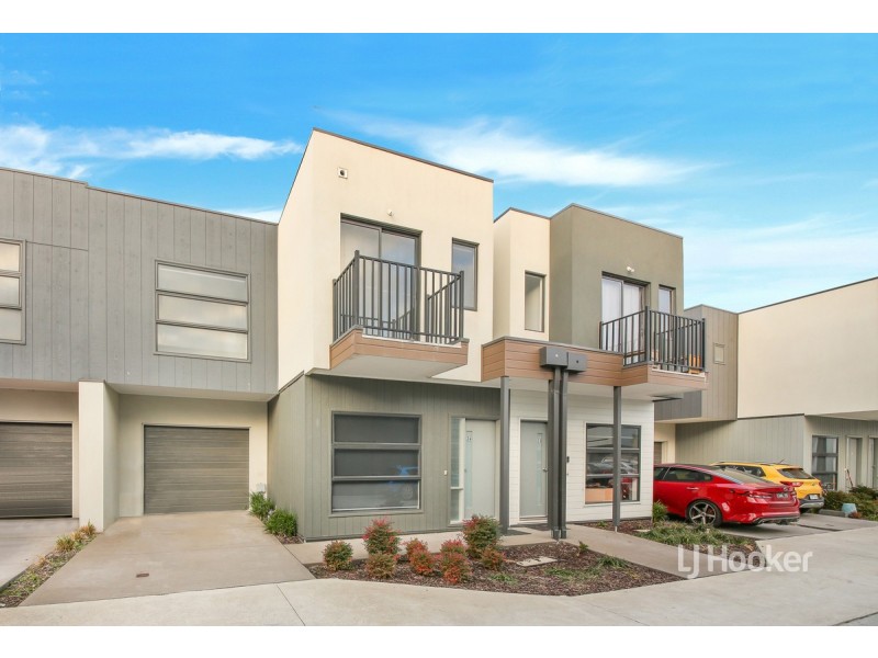 24 Cassius Circuit, Cranbourne North VIC 3977