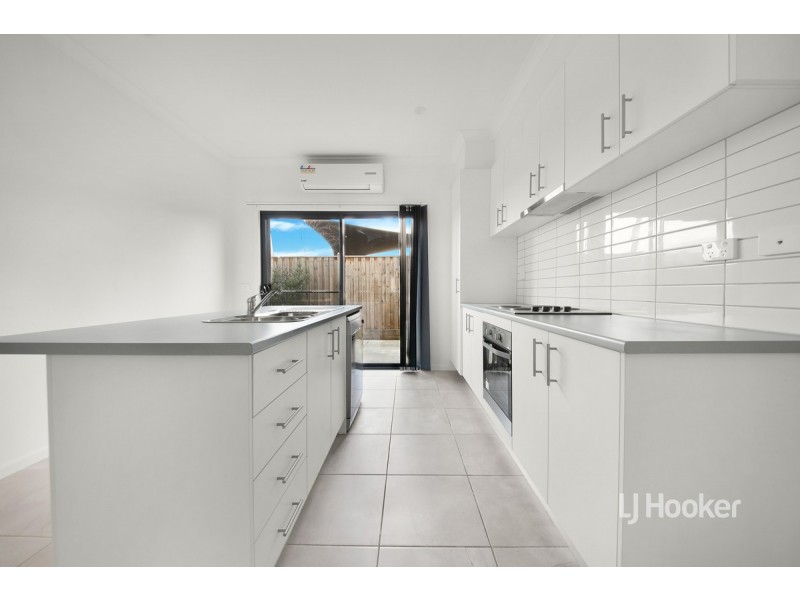 24 Cassius Circuit, Cranbourne North VIC 3977