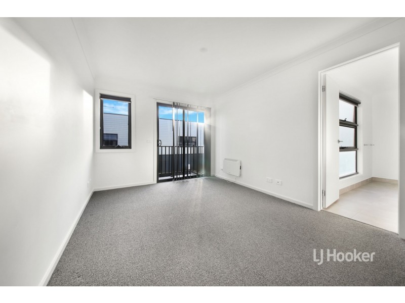 24 Cassius Circuit, Cranbourne North VIC 3977