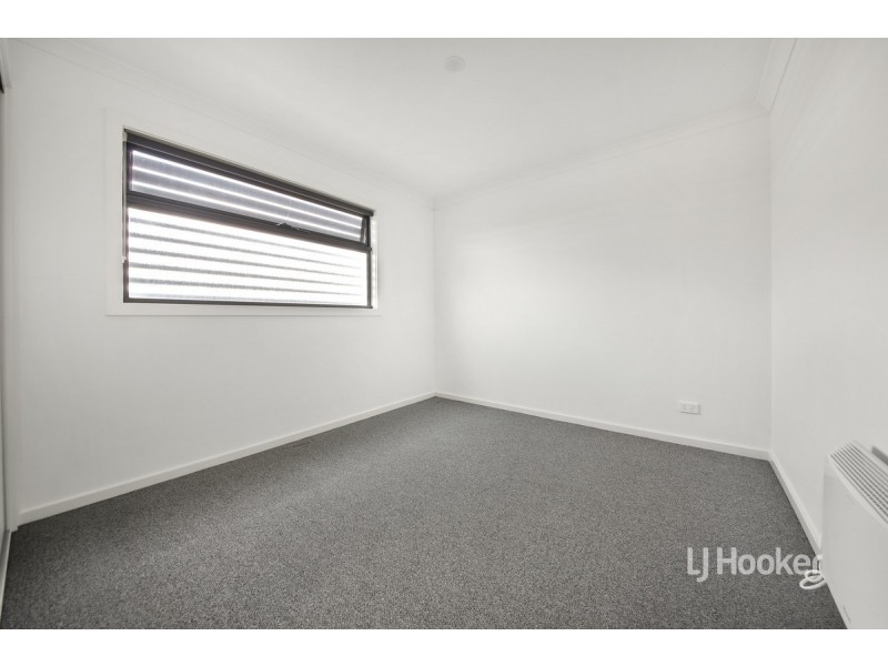 24 Cassius Circuit, Cranbourne North VIC 3977
