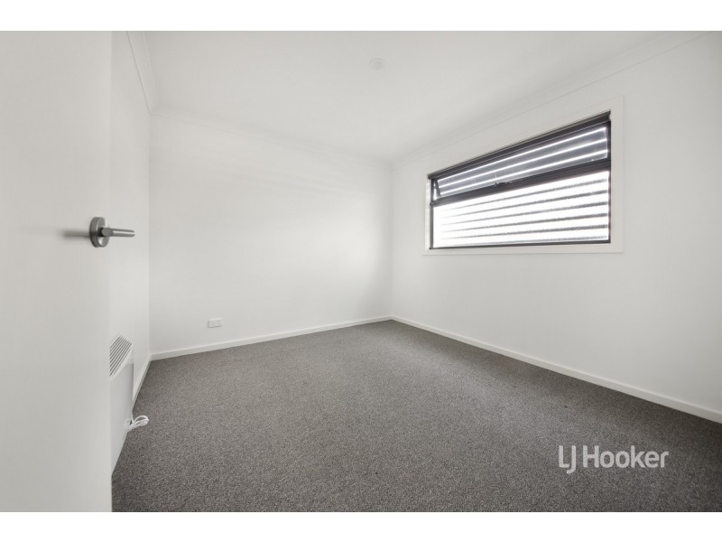 24 Cassius Circuit, Cranbourne North VIC 3977