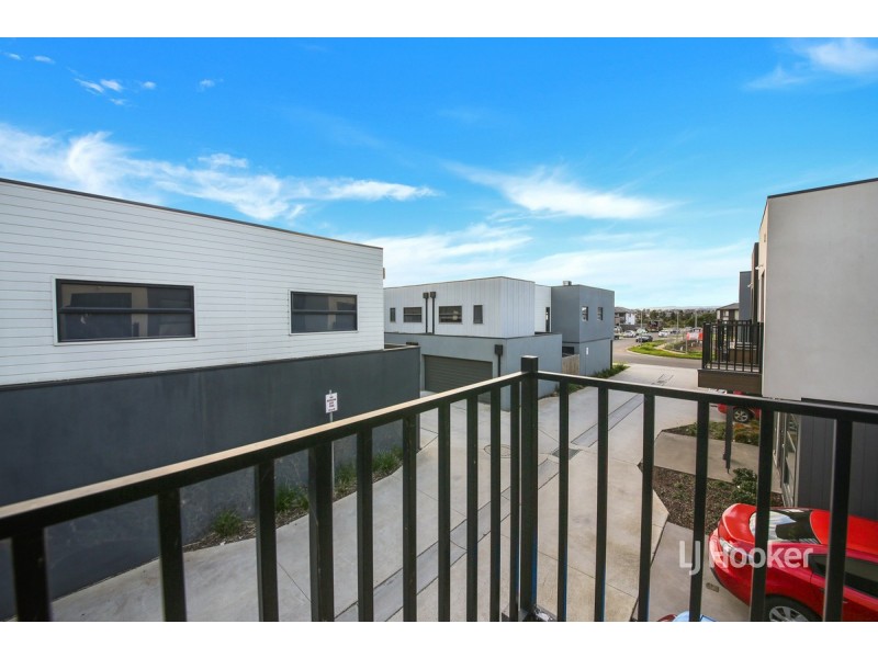 24 Cassius Circuit, Cranbourne North VIC 3977