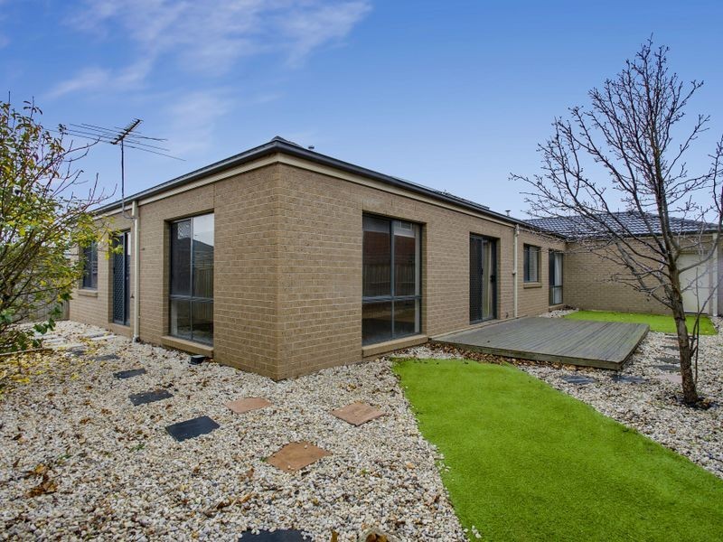 76 Urban Drive, Williams Landing VIC 3027