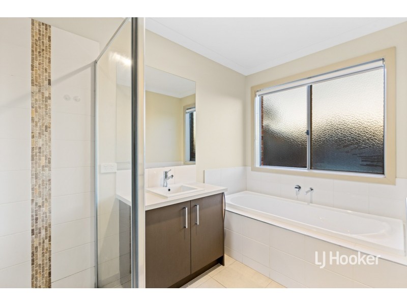 1 Warren Place, Truganina VIC 3029