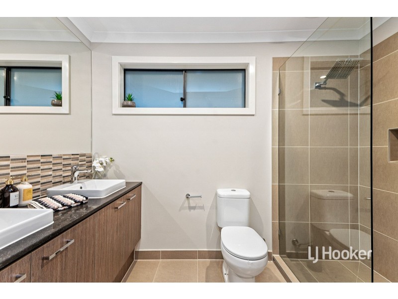9 Treeleaf Avenue, Point Cook VIC 3030