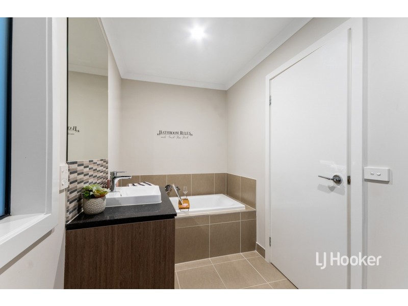 9 Treeleaf Avenue, Point Cook VIC 3030