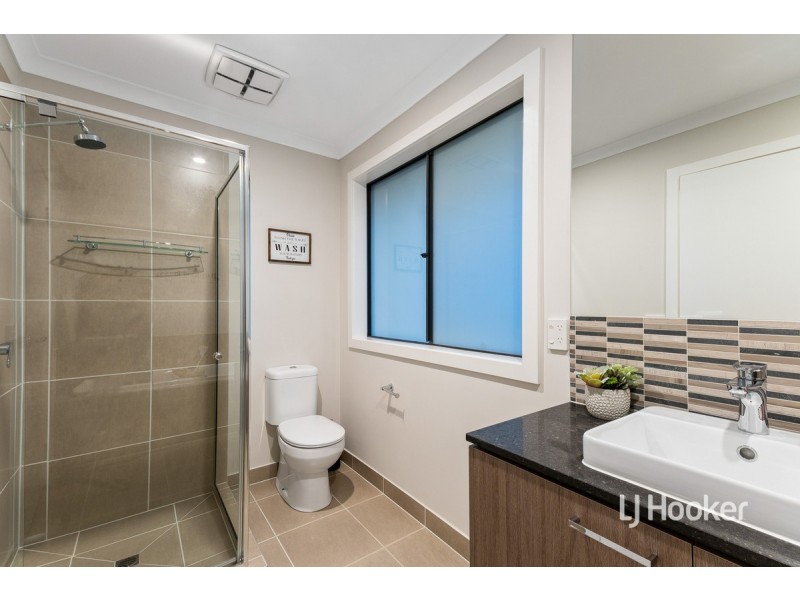 9 Treeleaf Avenue, Point Cook VIC 3030