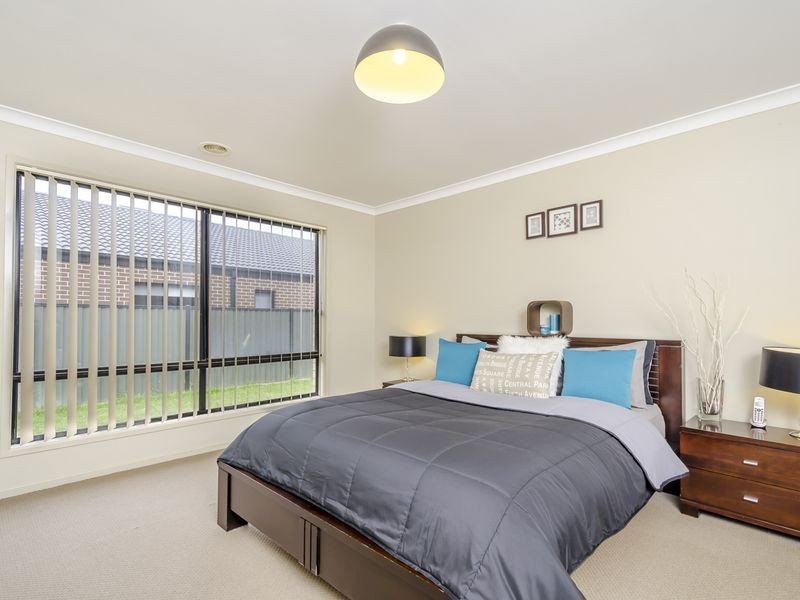 23 Fairbridge Road, Point Cook VIC 3030