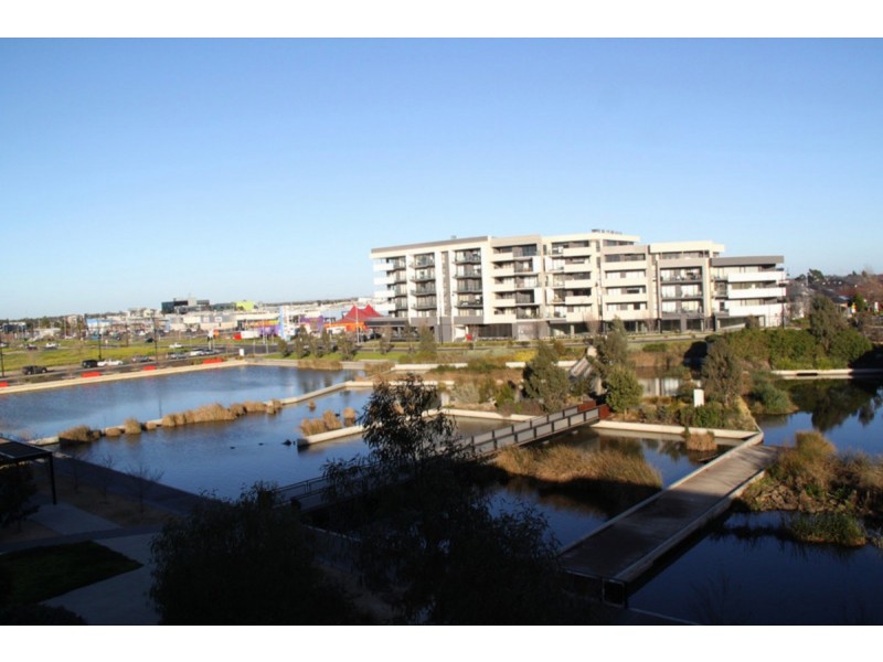 28/2-10 Monckton Place, Caroline Springs VIC 3023