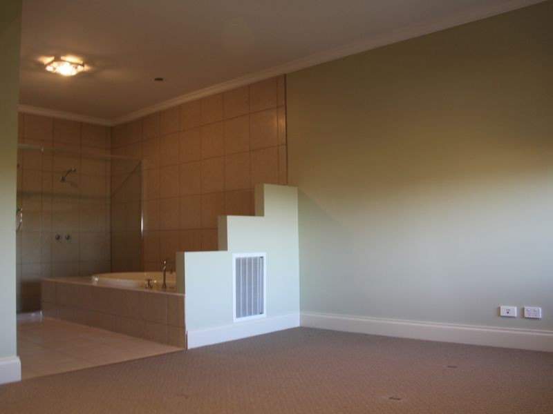 21 Creswick Drive, Point Cook VIC 3030