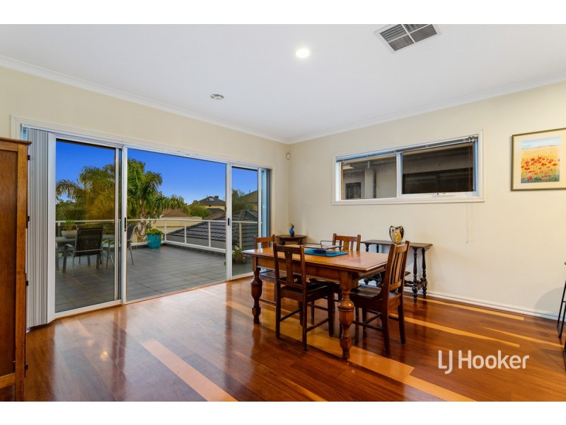 20 Sandy Point Road, Sanctuary Lakes VIC 3030