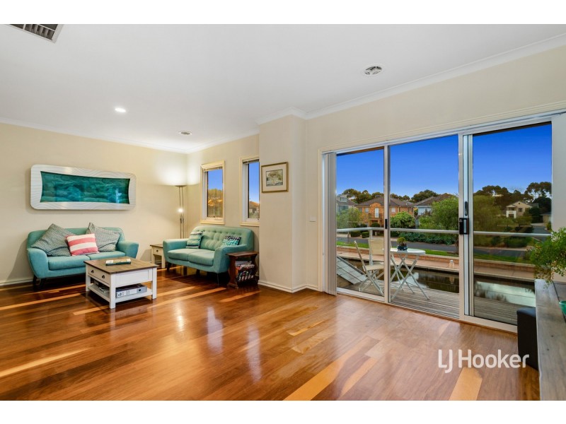 20 Sandy Point Road, Sanctuary Lakes VIC 3030