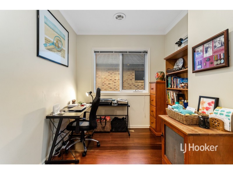 20 Sandy Point Road, Sanctuary Lakes VIC 3030