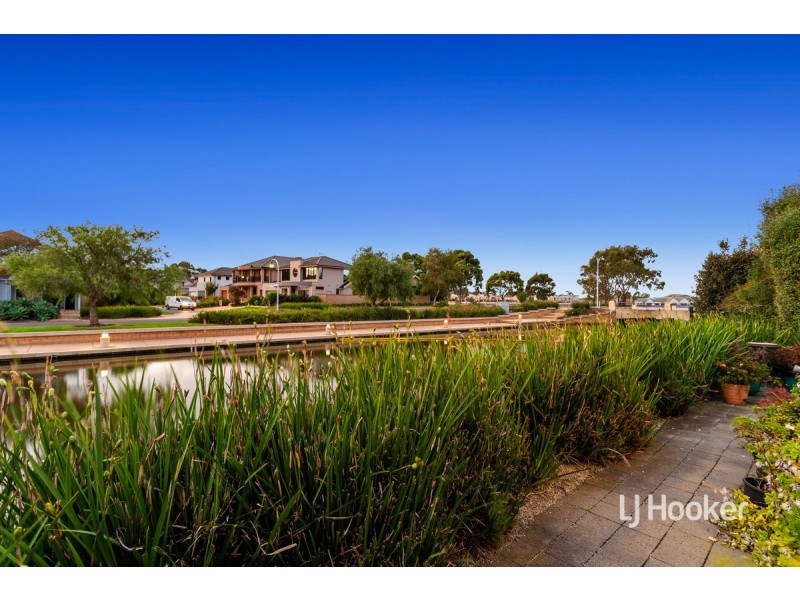 20 Sandy Point Road, Sanctuary Lakes VIC 3030