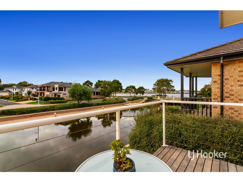 20 Sandy Point Road, Sanctuary Lakes VIC 3030