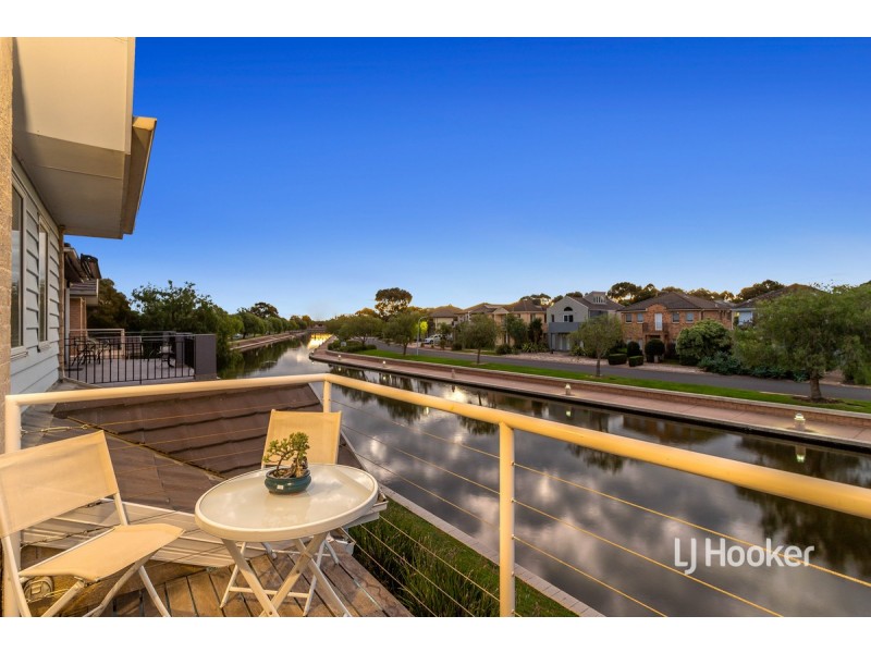 20 Sandy Point Road, Sanctuary Lakes VIC 3030