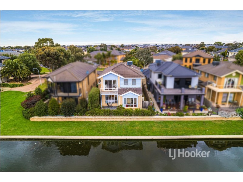 20 Sandy Point Road, Sanctuary Lakes VIC 3030