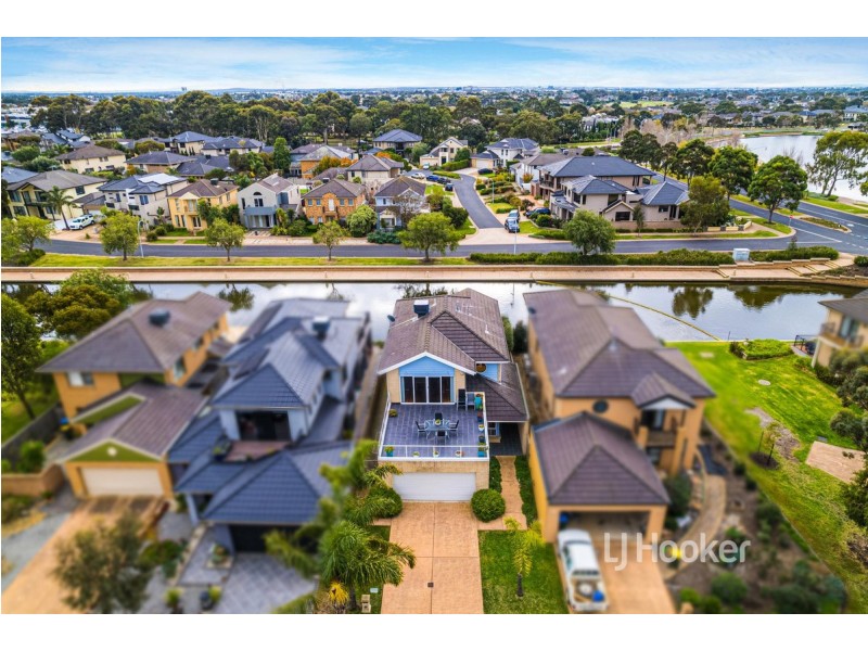 20 Sandy Point Road, Sanctuary Lakes VIC 3030