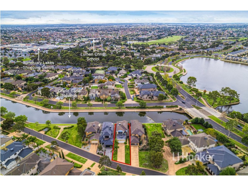 20 Sandy Point Road, Sanctuary Lakes VIC 3030