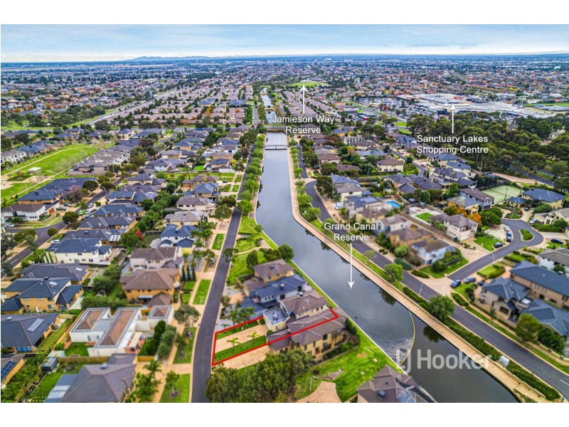 20 Sandy Point Road, Sanctuary Lakes VIC 3030