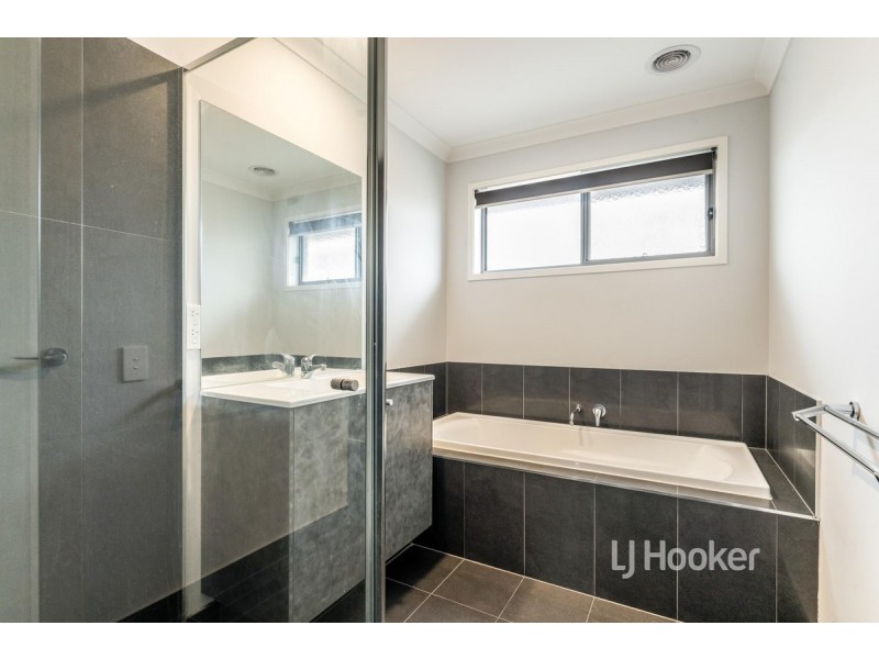 33 Edge View, Point Cook VIC 3030