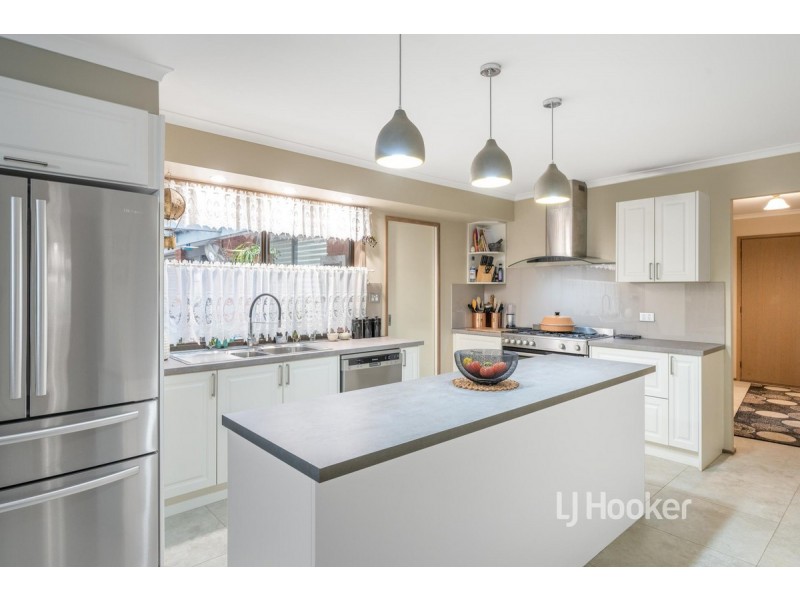 52 Westleigh Drive, Werribee VIC 3030