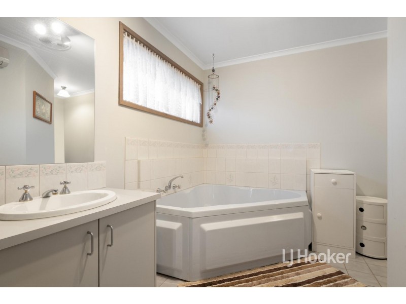 52 Westleigh Drive, Werribee VIC 3030