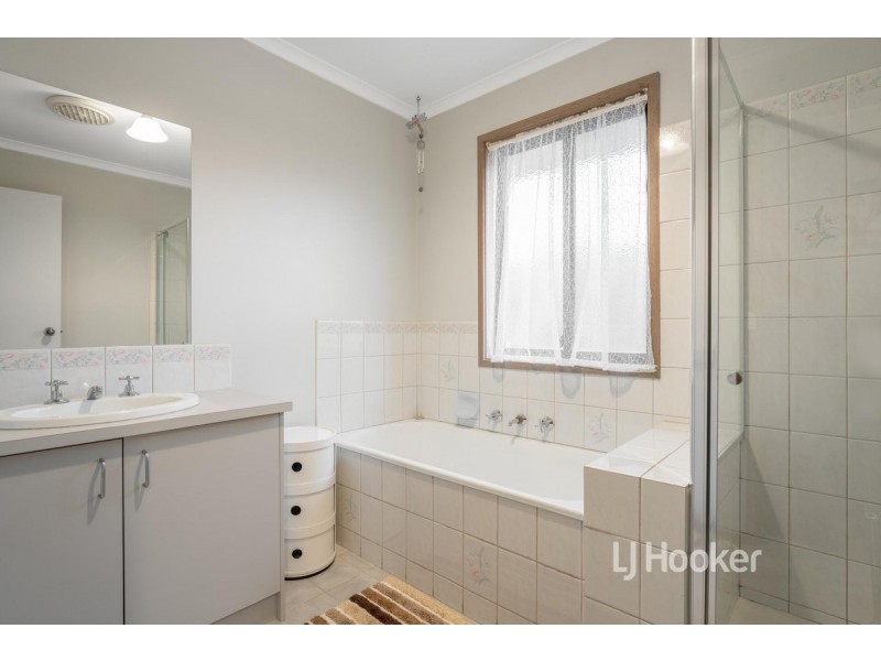 52 Westleigh Drive, Werribee VIC 3030