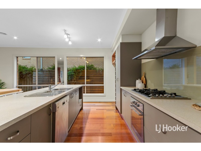 128 Sanctuary Lakes South Boulevard, Sanctuary Lakes VIC 3030