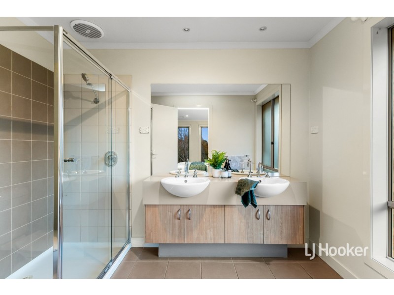128 Sanctuary Lakes South Boulevard, Sanctuary Lakes VIC 3030
