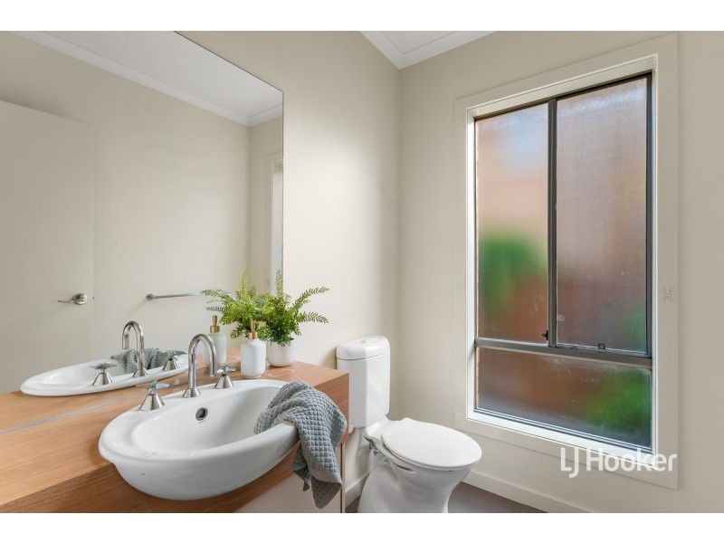 128 Sanctuary Lakes South Boulevard, Sanctuary Lakes VIC 3030