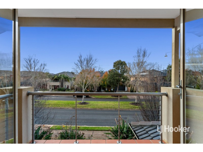 128 Sanctuary Lakes South Boulevard, Sanctuary Lakes VIC 3030