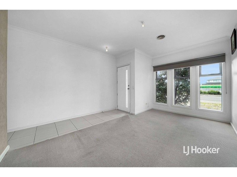 2/14 Harness Court, Truganina VIC 3029