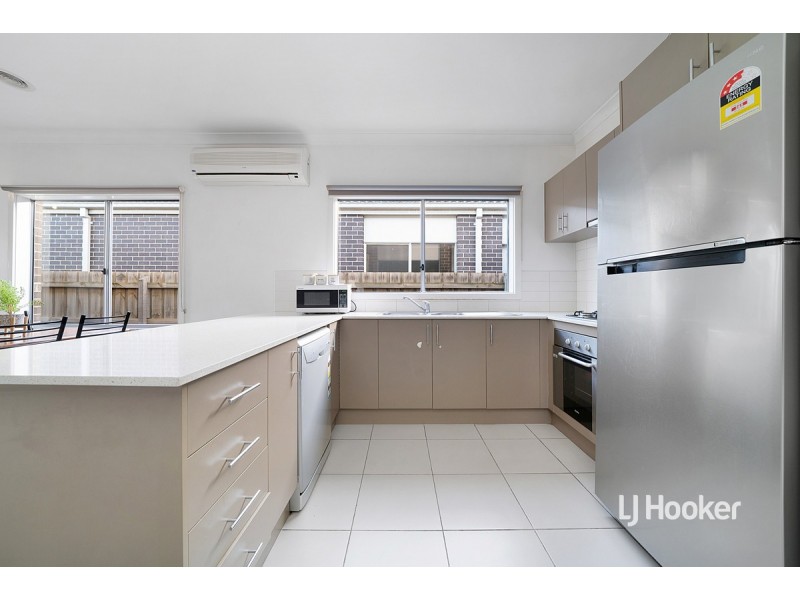 2/14 Harness Court, Truganina VIC 3029